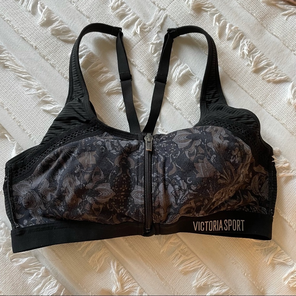 Victoria’s Secret Sport Knockout Front-Close Sports Bra 34B